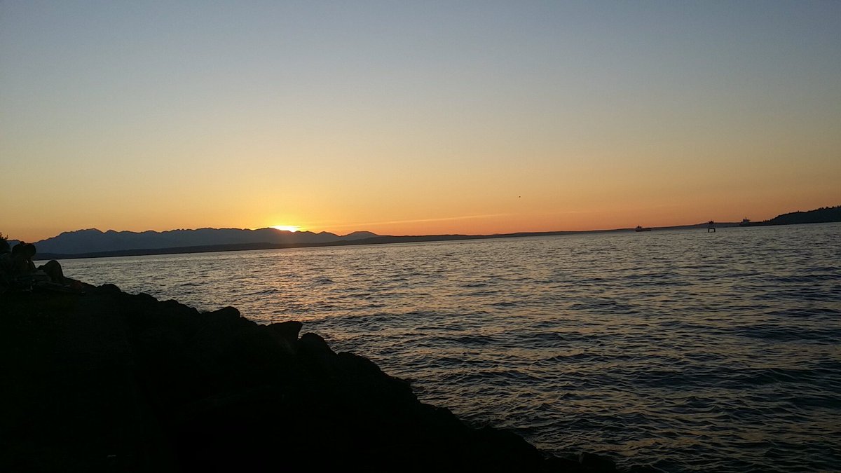 Washington sunset.  #sunset #wa #pnw #pugetsound #summer #pnwlife #pretty #pacificnorthwest #northwestisbest #seattlewaterfront #seattle