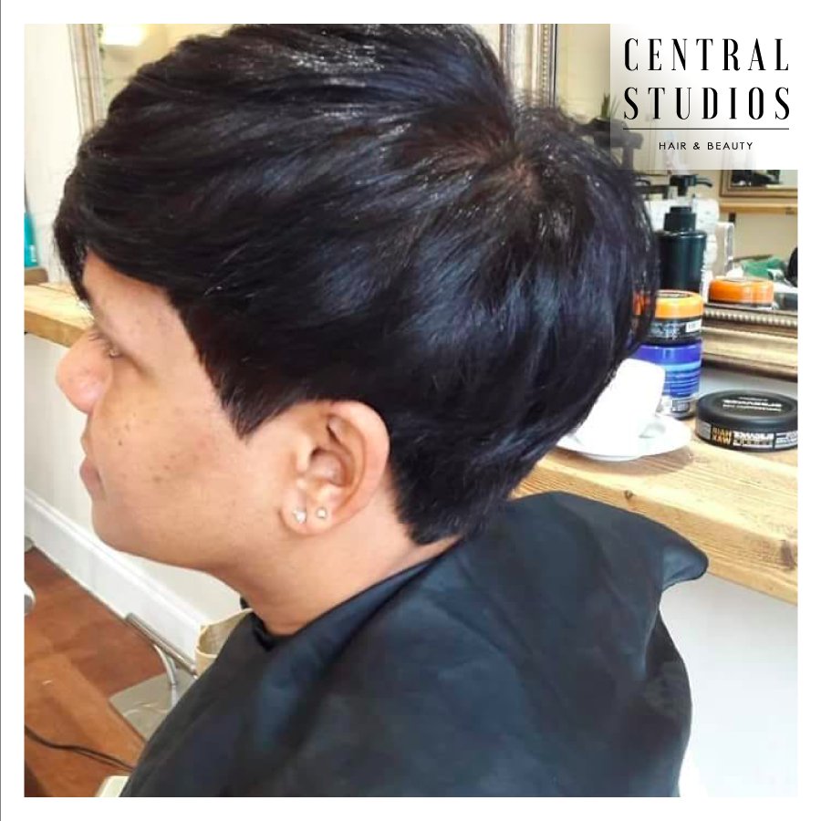 centralstudios2's tweet image. The classic Layered Bob Cut💇‍♀️ (Before and after)
Contact us on 020 8343 2638 for inquiries.
#hairstyle #haircut #hairstylist #hairstyles #instahair #hairdo #stylish #summer #summerfeels