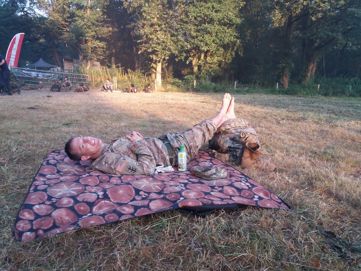 BoswachterLydie's tweet photo. Even met de voetjes omhoog :-) #vierdaagse #rustplek #4d18 #staatsbosbeheer #overasseltsevennen https://t.co/95QqNTMVnG