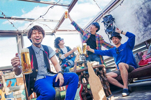 natalie_mu's tweet photo. 片手はお酒に任せて自由に楽しもう!音の旅crewの“レゲエロック”アルバム発売(動画あり) https://t.co/5De5YzV1Vp https://t.co/TuKx4HL1d0