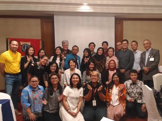 racsemanggi's tweet photo. About last night. We had guest speaker from @Ind_Mengajar (Indonesia Mengajar Foundation) Mrs. Evi Trisna with @RC_Jakarta. 
Great insight about education in Indonesia especially in remote area ✏️📚 https://t.co/KMMEaBvyEF