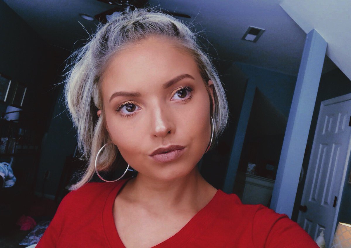 JordanRudick's tweet photo. Been feeling like shit lately but I’m finally starting to get back to myself again so here is a selfieeee🌚 https://t.co/OyBceqMJRI