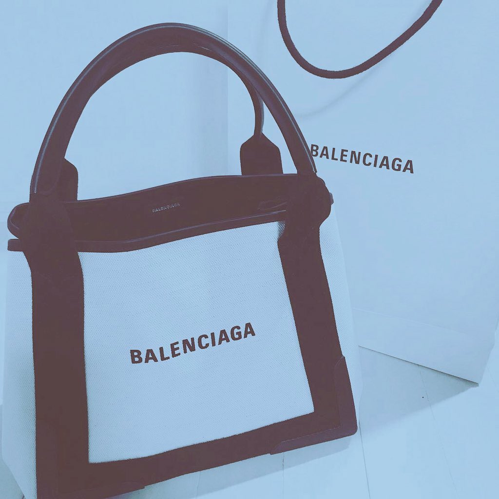 _4_Wi's tweet image. 誕生日の人にプレゼントするのって気分が良い😂😂

バイナリーで稼いで恩返ししていくぞ🔥🔥🔥

#バレンシアガ #balenciaga #ブランド
#エルメス #コーチ #ヴィトン #フェンディー #トート