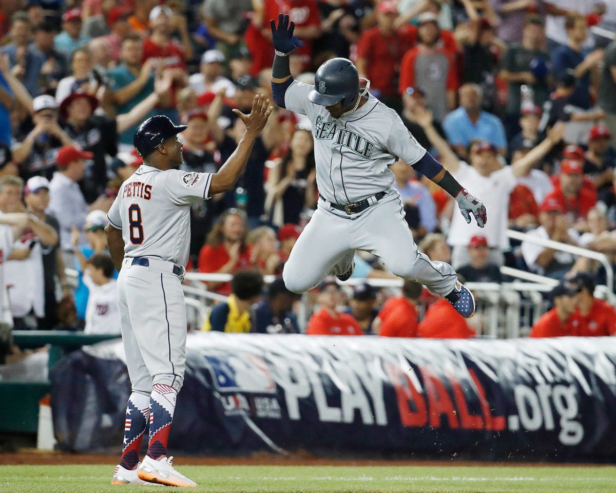 HeraldNetSports's tweet photo. Jean Segura certainly made r those who #SentSegura look good last night, delivering a two-hit performance that included a three-run bomb as the AL topped the NL on Tuesday night.
https://t.co/8XWVTUWg4J https://t.co/Tsu8qfEtAz