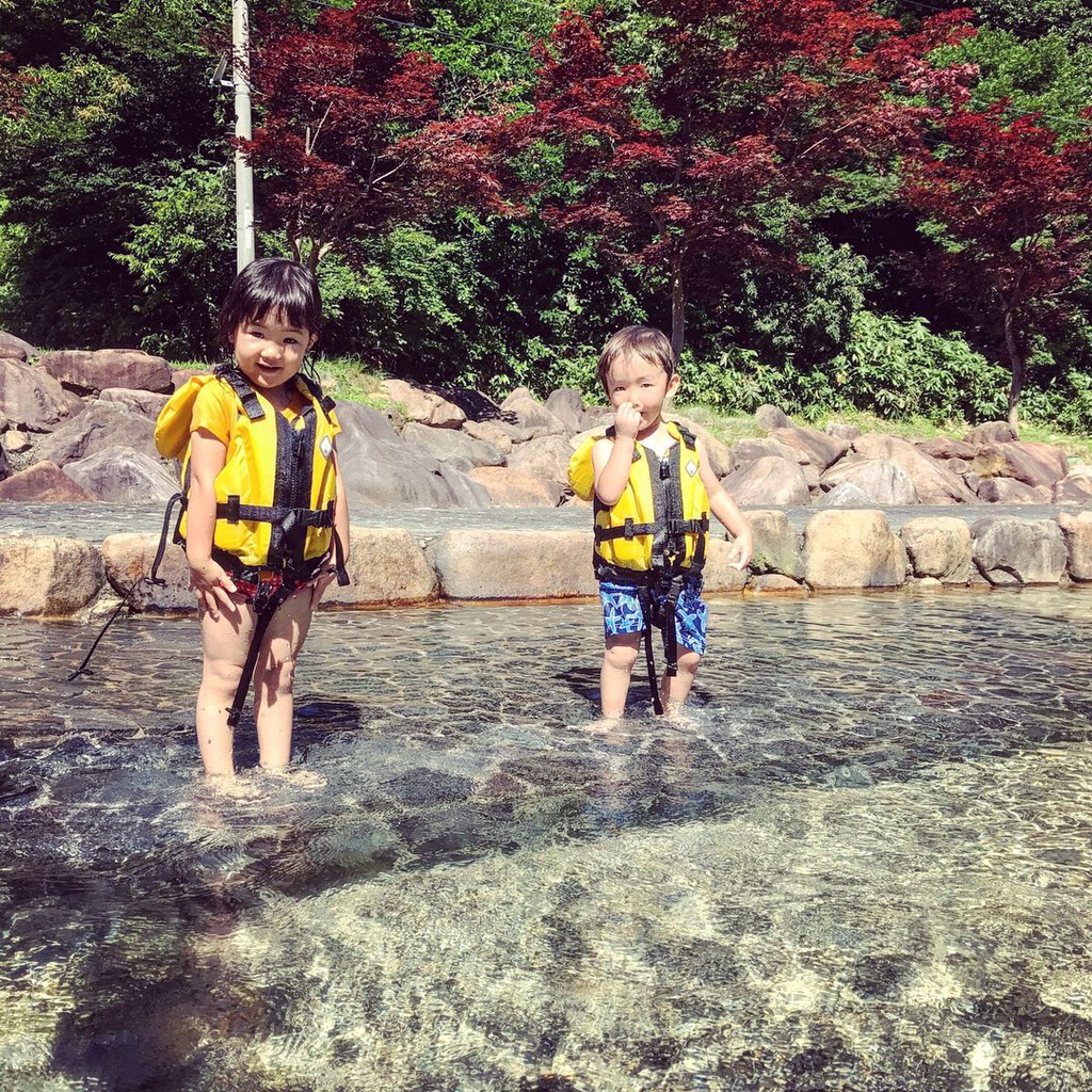 とも 男女双子６歳 覇王 子どもの水遊びにはライフジャケットを着せてあげよう 特にモンベルのやつはしっかりしていてよいよ というダイマ T Co Yn6a9tioij Twitter