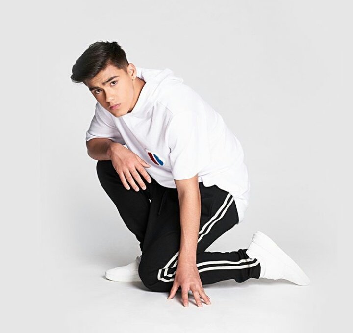 _ckyros's tweet photo. Hold the vision, Trust the process. 
Stay strong, better things are coming. #BaiLona 

Thank you so much @benchtm @BCbench 💙❤ We love BaiLona X Bench #BENCHEveryday 

@BaileyMayNU @ylona_garcia https://t.co/drdm4TkPqO