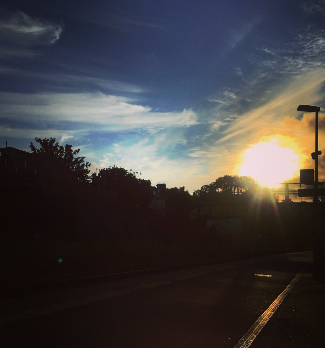 BrodieB_Music's tweet photo. The secret to a good morning is to watch the sunrise! #whoneedssleepanyway 😂🙏🏼🌞 https://t.co/f1ZQ8iSxql