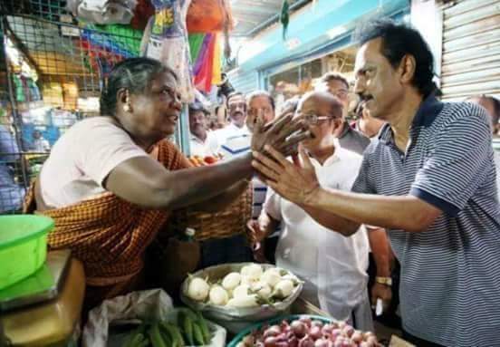 sankaranharihar's tweet image. யப்பா ராசா திரும்பி வந்துடாத..
தமிழ்நாட்டை நீங்க கொள்ளையடிச்சது போதும்யா..

முடியட்டும் திமுக!
விடியட்டும் தமிழகம்! 

#GoBackStalin 
#TrollStalin