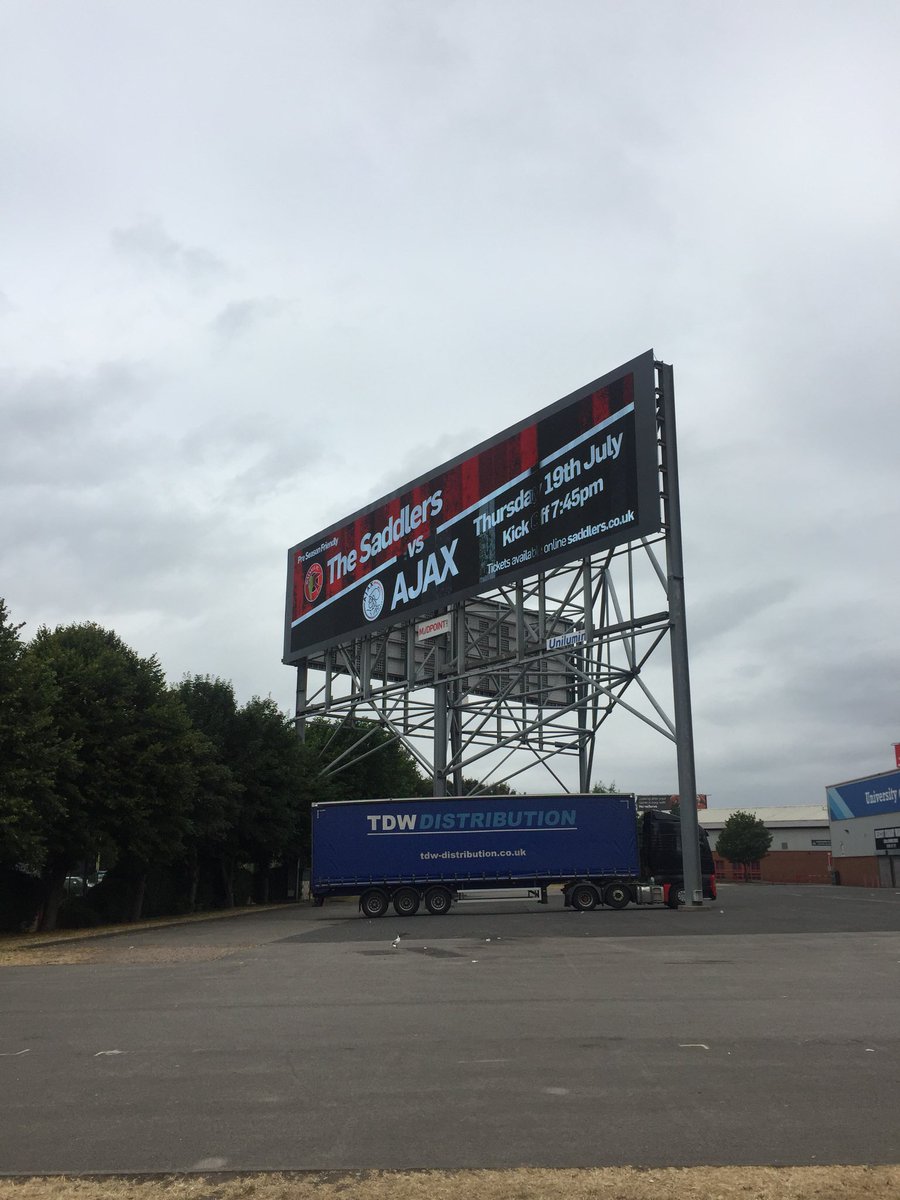 Hier in Walsall zijn ze klaar voor #Ajax