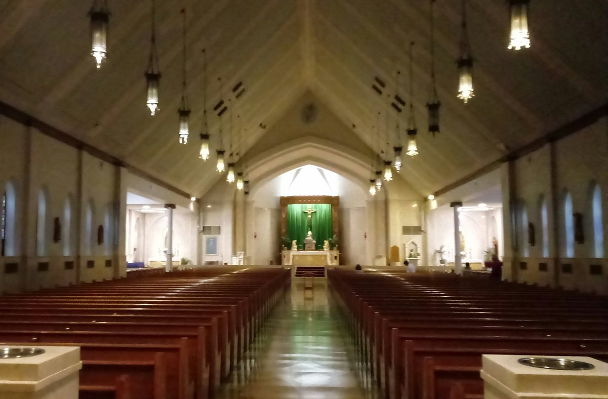 TheBread_OfLife's tweet photo. #ThingsIdStandInLineFor
Holy Communion! That is it! https://t.co/F8yRgGrPVO