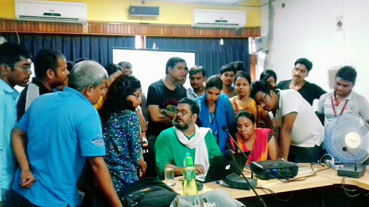ADRIEIACP's tweet photo. Mr. Eklavya, founder of Megh Pyne Abiyan, explaining students to understand concepts in the most simplest way by connecting to the issues, to the nature! #meghpyneabhiyan #nature #watermanagement #waterconservationtechniques #GSDP #skill #greenskill #greengoodbehavior @moefcc https://t.co/lkF2BsMxLb