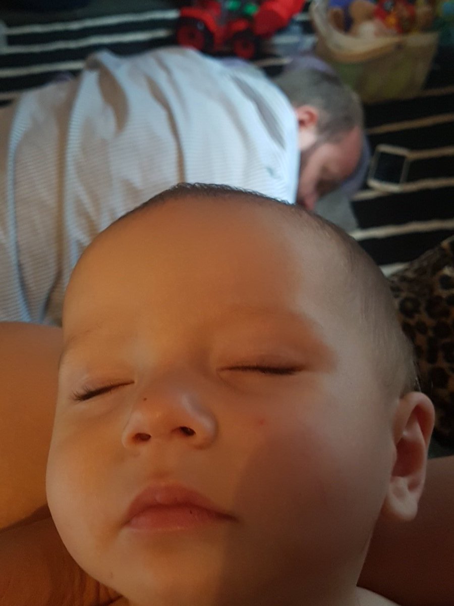 RhiSkywalker's tweet photo. Baby woke up at 4 am and somebody just can't cope 😂 #dadlife https://t.co/jSY1nqkd6a