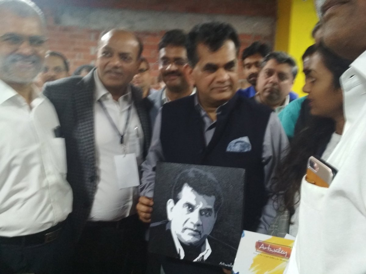 raj_mudhireddy's tweet photo. #sandboxstartups #sandboxstartups #Dfstartups
Gifts to guest of honour.
#artvalley https://t.co/LTQSpKPl5b