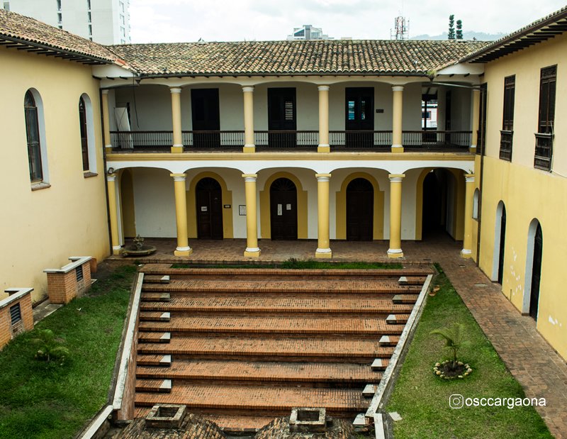 oscargaona's tweet image. ¿Te sientes vacío? Recuerda los buenos momentos y el aprendizaje de los no tan buenos 🏛👍😉 #edificios #edificiosantiguos #casashistoricas #arquitectura #fotourbana #monumentonacional #patrimoniocultural #centrocultural #bucaramanga #visitacolombia #patrimoniocolombiano #Nikon