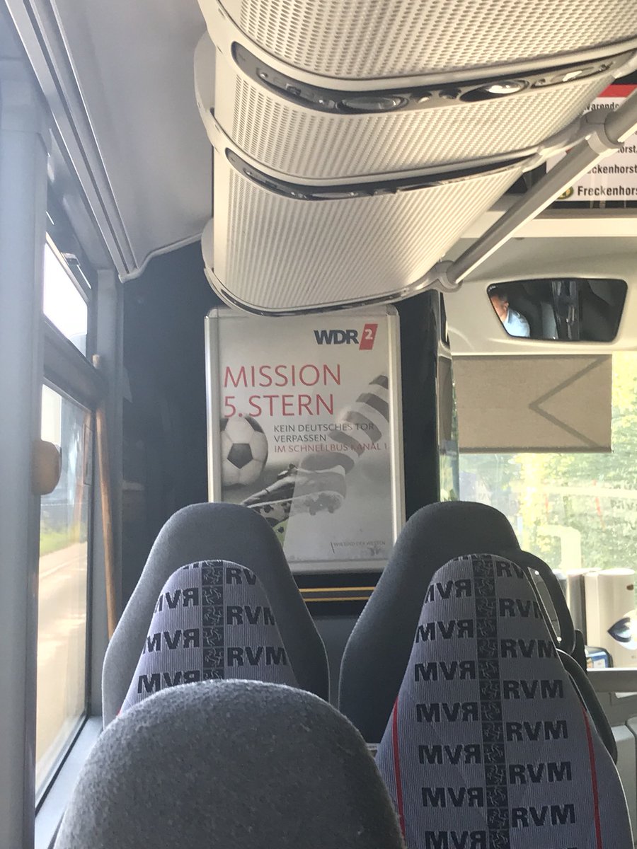 Heute im Schnellbuss. Ach es tut immer noch was weh. #wm #schland