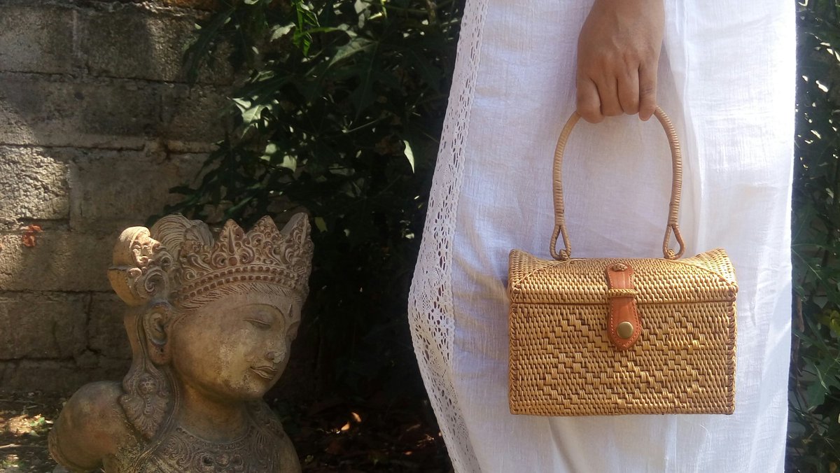 MyBaliLiving's tweet image. Soon on @etsy and @amazon. Free shipping if you order thru paypal. Only have two in stock right now ready to ship. Grab fast.
💕👗👜🍹☀🌴 #wovenbag #wovenbags #boxbag #boxbags #california #florida #keywest #daytona #palmsprings #malibu #huntingtonbeach #virginiabeach #bondibeach