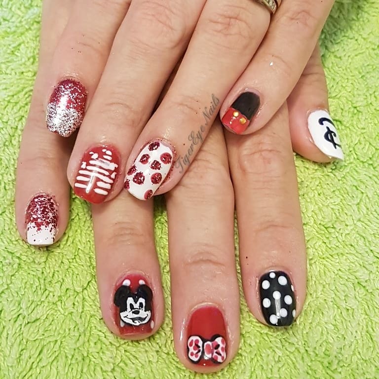 TigerEyeNails's tweet photo. Disney nails ready for Florida. 3d sculpted mickey mouse face too. @CuccioEurope @magpie_beauty #glitter #showscratch #spots #disney https://t.co/RA9pXoZEuQ
