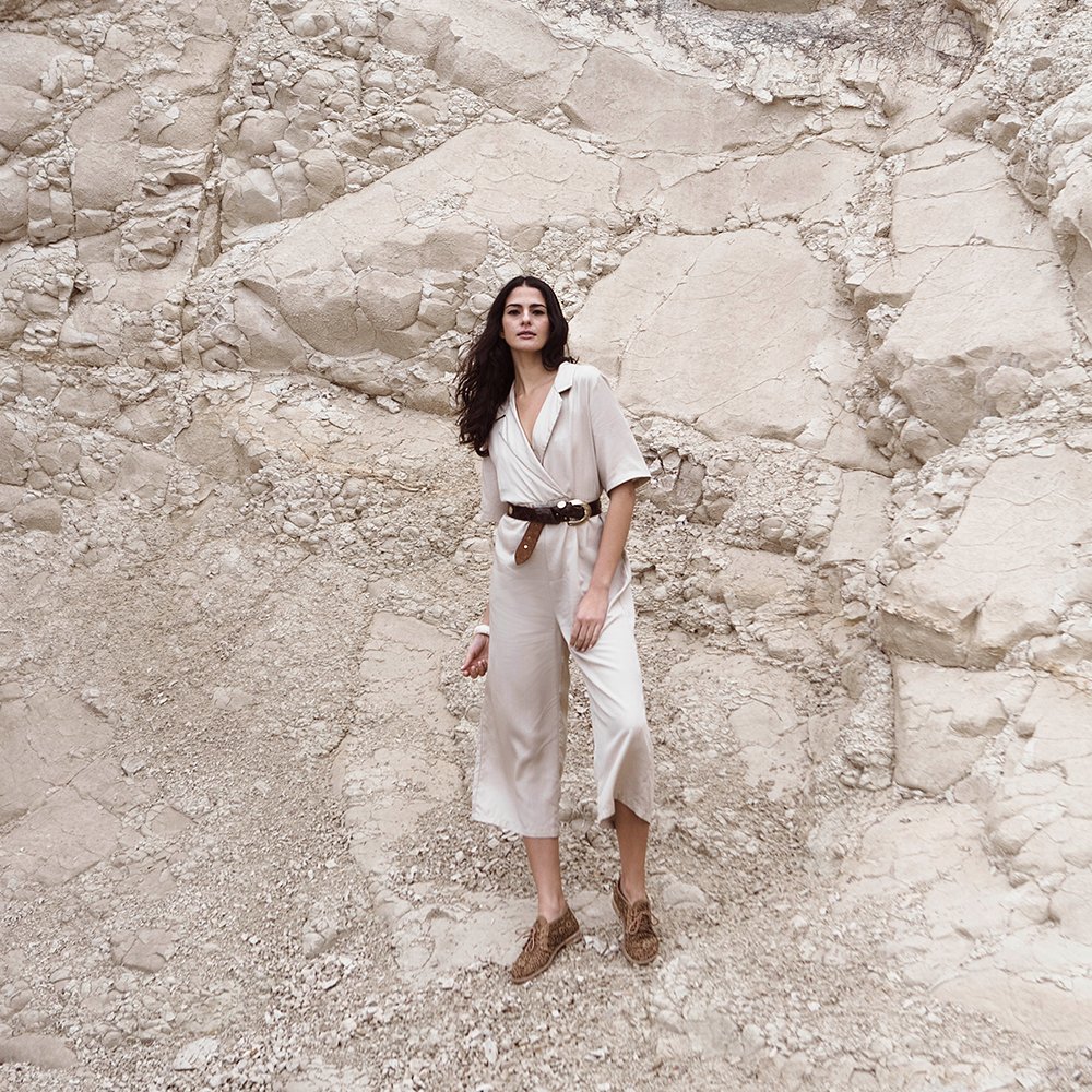 Nadine: Leather ankle boots with cut-out detailing ⚡
Shop on sale now: bit.ly/MC-Nadine
#musseandclouf #ankleboots #ss18 #sale #sales