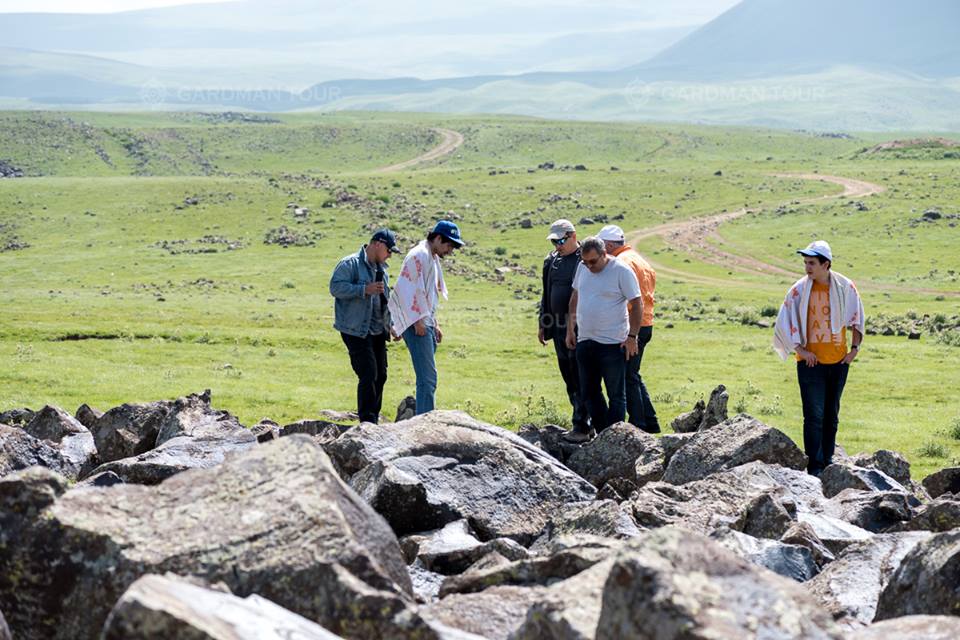 GardmanTour's tweet photo. Exploring the mysterious world of ancient Armenian petroglyphs and fascinating natural scenes together with our tourists high in Geghama Mountains...
#armenian #ancient #petroglyphs #jeeping #geghama #mountains #gardmantour #amazing #nature https://t.co/OVp7wnhAsI