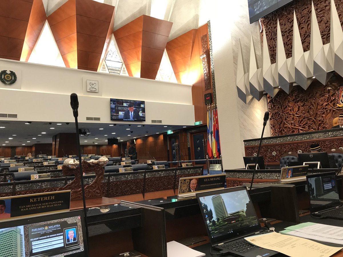 AnnuarMusa's tweet photo. Pukul 3.14pm..dewan Rakyat sedang bersidang..TAPI BENCH KERAJAAN KOSONG... https://t.co/2xhJaZkVhe