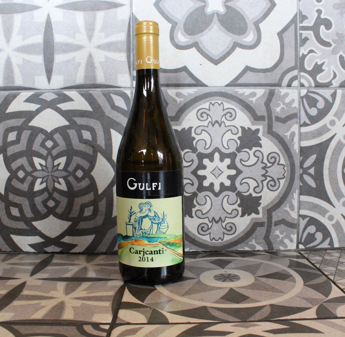 Continuing the Sicilian theme, we’ve got a brilliant fresh and elegant, natural white from the fertile slopes of Etna for you🌋 Produced in the traditional way with respect for nature, it pairs perfectly with seafood 🇮🇹 <a href="/ViniGulfi/">Vini Gulfi</a> #WineWednesday