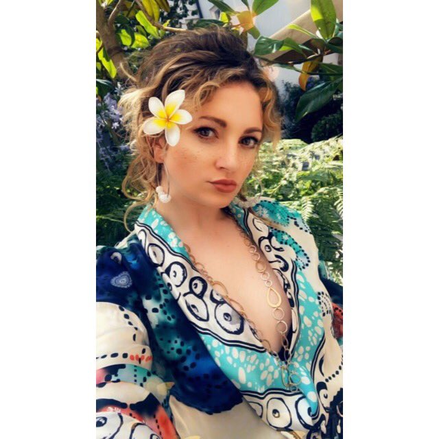 Ekisilk's tweet photo. Look forward to working with this lady next month for a great cause #rainforestconservation #respectplanet #raisefunds #fashionwithapurpose https://t.co/otGtrzmiIm