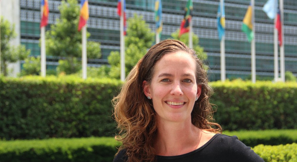 Image: portrait of Rita Poppe in front of UN building