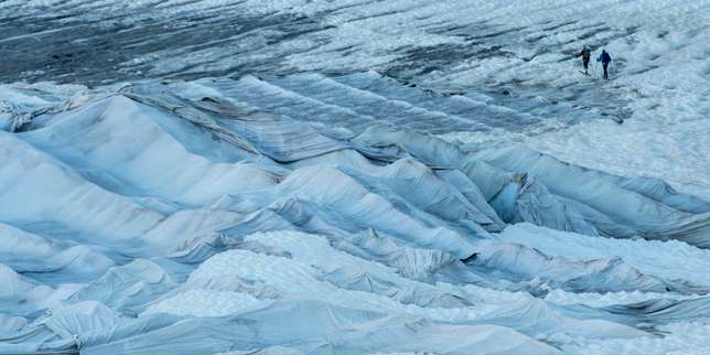 LivRichard's tweet photo. Watch this #timelapse, a 10 Bil ton iceberg breaks of the ice pack #globalwarming https://t.co/QrzD0kwD8r https://t.co/15ccs7o97Z