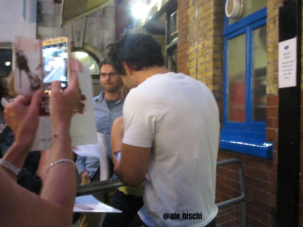 ale_bischi's tweet photo. Guys, this happened. Thank you @AidanTurner for being so kind to us even if everybody was flashing their camera at you 🙈 Spent a few moments with each of us and it's not something you see often! Amazing performance, laughed so hard and can't complain about that smile either 😌 https://t.co/IMggaQpS9p