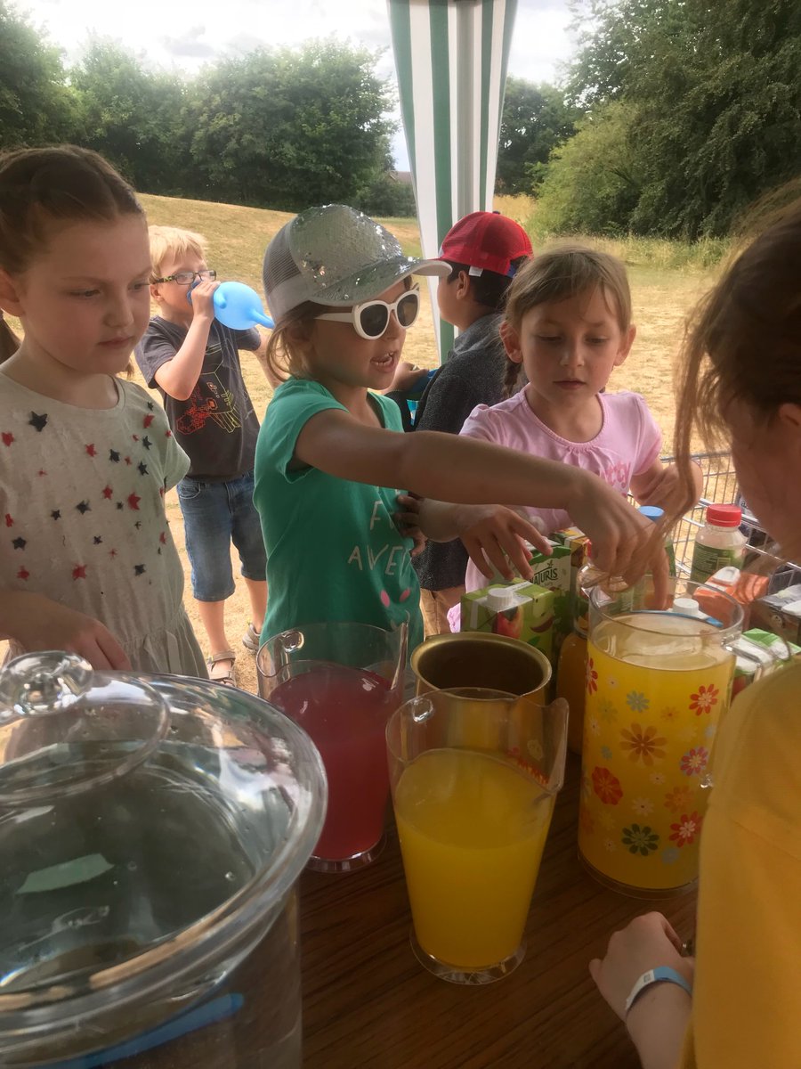 thedownleysch's tweet photo. Rockin' and Chillin' at the enterprising Y2 #Go2Fest Who says you can't learn and have fun at the same time? https://t.co/QURROzegni