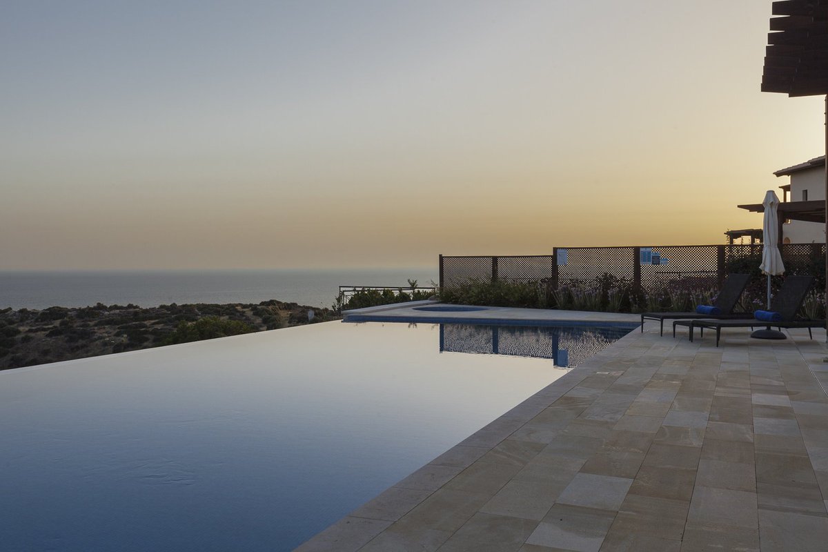 AphroditeHills1's tweet photo. Daytime or nighttime, the view is spectacular either way. Villa Iris #AV06, the latest addition to the Mythos Collection @AphroditeHills1 #HolidayResidences Bookable this summer with 20% discount. For more info reservations@aphroditehills.com https://t.co/yZwiD0gISo