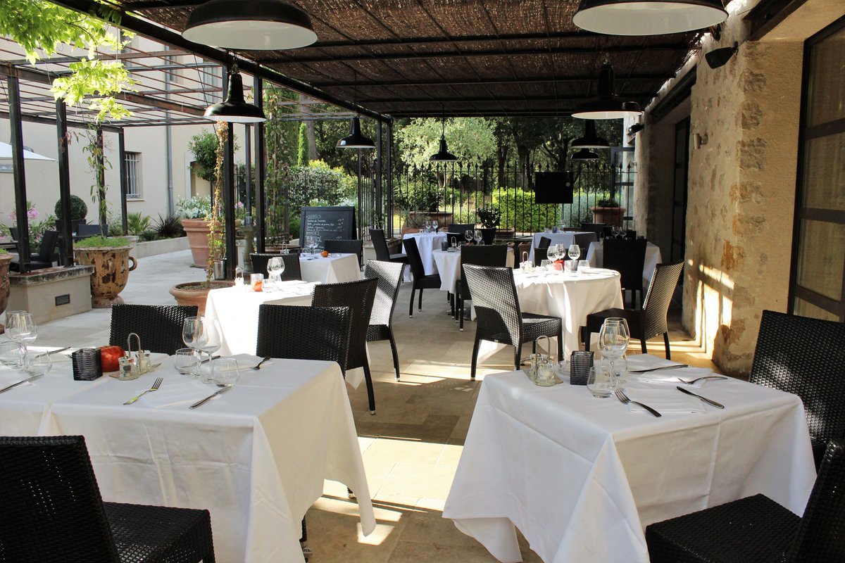Link_voyage's tweet photo. Vous comptez passer vos #vacances sur la #CôtedAzur ? Ne passez pas à côté de notre #résidence les #MasduGrandVallon (#Hôtel et #Golf Resort) à @villedemougins ☀ #CotedAzurNow ➡ https://t.co/ovfYQhPlHk https://t.co/ALUynFiE7K