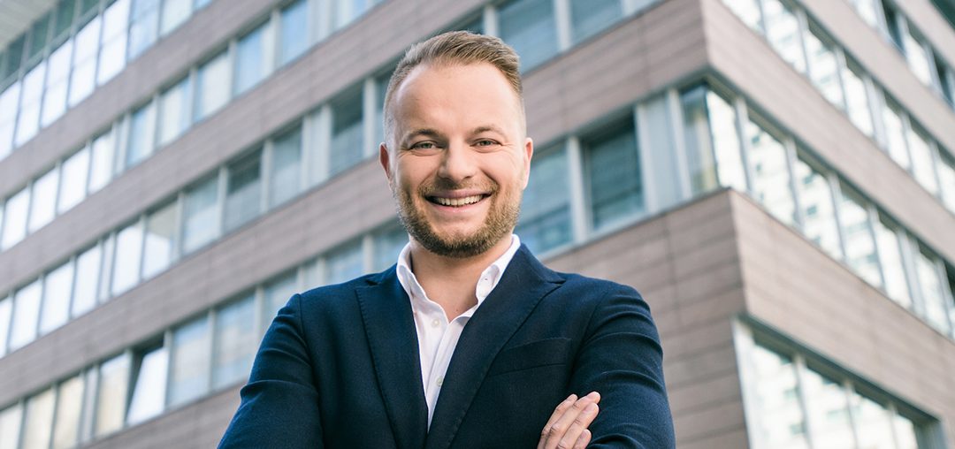 czechcrunch's tweet photo. Karol Sadaj z fintech startupu Revolut: Teprve začínáme, Česko má ale velký potenciál: https://t.co/v0IPpeW6Sm https://t.co/gtFF9ygIzs
