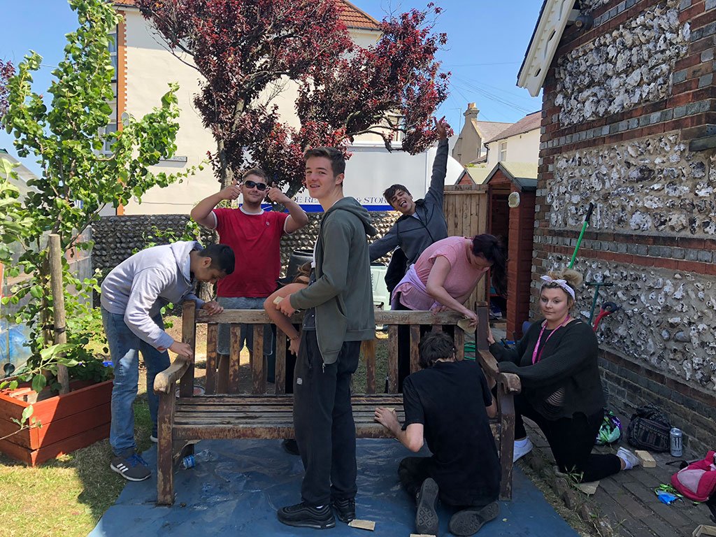 WeAreESCG's tweet photo. #SDCstudents involved with the Prince’s Trust programme recently participated in an admirable community project for The Matthew 25 Mission, a local charity which provides pastoral care, advice and basic necessities for people in need. 📰 https://t.co/dK4KdVZeNS https://t.co/eR4zAdT0sf