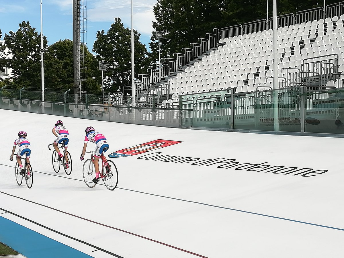 Rifatta la pavimentazione. Ora #Pordenone ha un velodromo di standard internazionale. E dal 24 al 27 luglio arrivano le grandi stelle del #ciclismo 🚴‍♂️(ingresso libero).
#Cantieri #Sport 
Info > bit.ly/2NlD6Aj