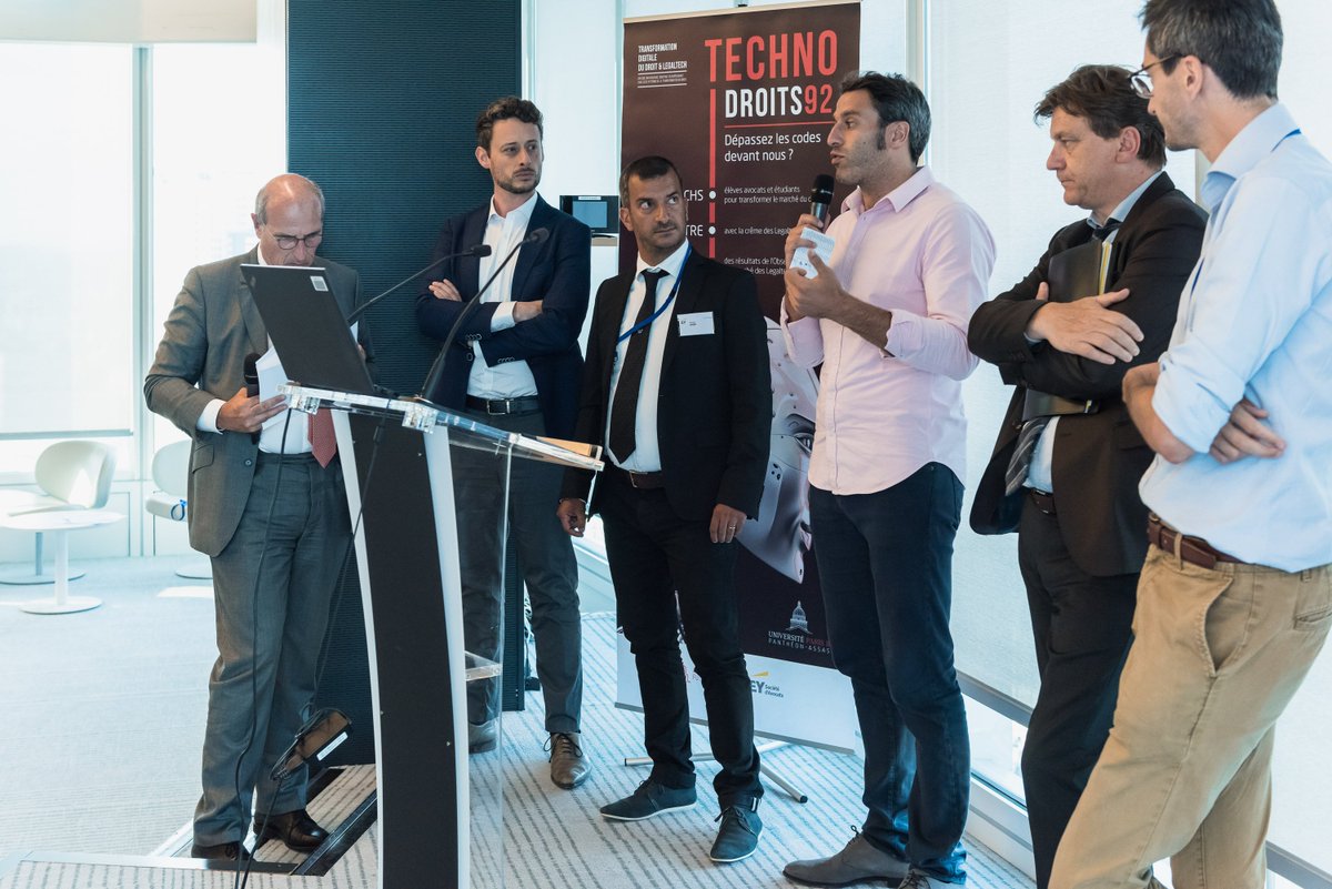 AssoAvocats's tweet photo. 🏅 Mercredi dernier, Romain Omer, Président de l’Association était juré de la première édition de TechnoroitS92 ! L’occasion de rencontrer de jeunes entrepreneurs et de récompenser 4 #Legaltechs prometteuses https://t.co/UIjPbf1qzU