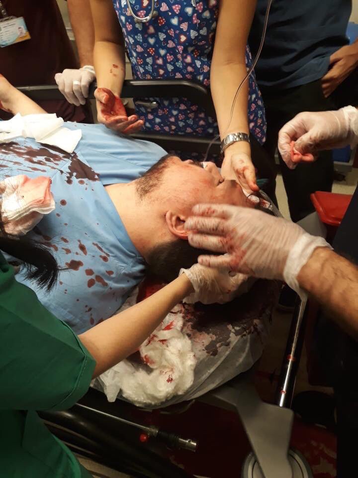 ativittta's tweet photo. Gece gündüz demeden canla başla işini yapmaya çalışan, evde bile kendine ait vakti olmayan sürekli telefonları çalan, tatillerde bile bir şekilde telefonla maille hastalarını takip eden bir meslektir bizimki. Ama karşılığı bu işte. En ağır ceza verilmeli #SağlıktaSiddeteHayır https://t.co/5ohch2zUP5