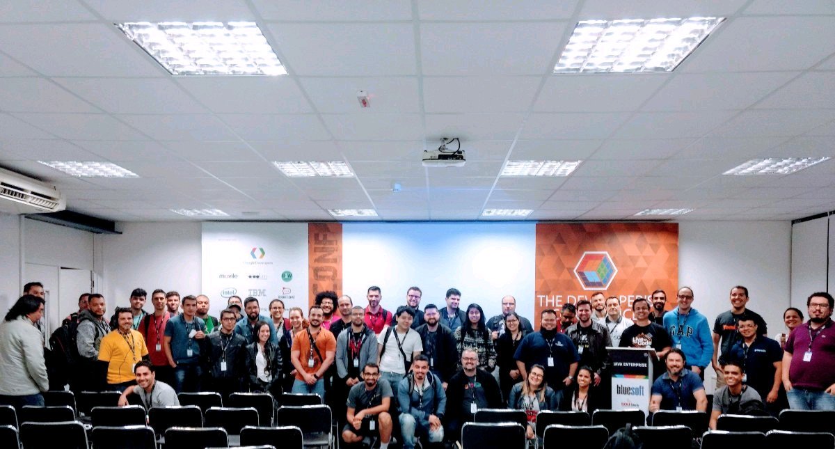 rafaelvcunha's tweet photo. Muito obrigado pelo esforço e dedicação de cada coordenador e palestrante da #trilhaJavaEnterprise o desejo é ser cada dia um profissional melhor. #TheDevConf @TheDevConf
P.S.: Os que sobraram depois de um dia de muito conteúdo.
#Java #jakartaee #javaee #developers https://t.co/m9phNeOC89