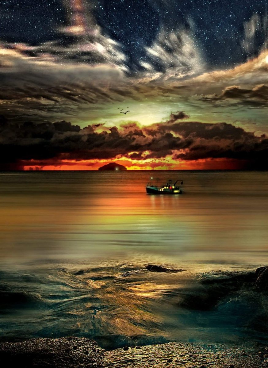 CFAScot's tweet image. We are fortunate to work with and know some amazing photographers such as Ken Dundas and Finlay Oman. Today we thank Brian Johnstone for his beautiful images of the Clyde and its fishing boats. Simply stunning.#beautifulclyde #clydefishing #fishingcommunities #marineart