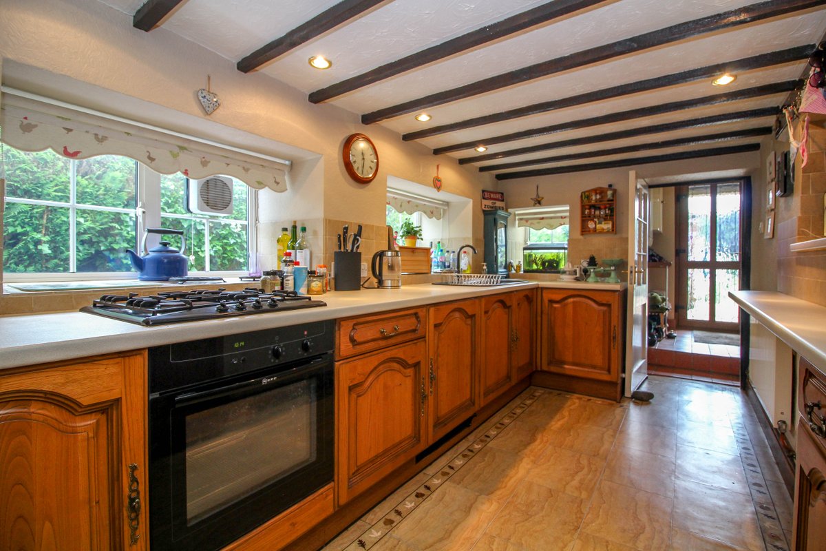 forest_marble's tweet image. Former farmhouse sat on a generous plot of approximately 1/3 of an acre. With a plethora of stone outbuildings this #property has planning permission granted to convert into a stunning #5bed #family #home with flexible and modern accommodation. #Frome
zurl.co/ZR8nv