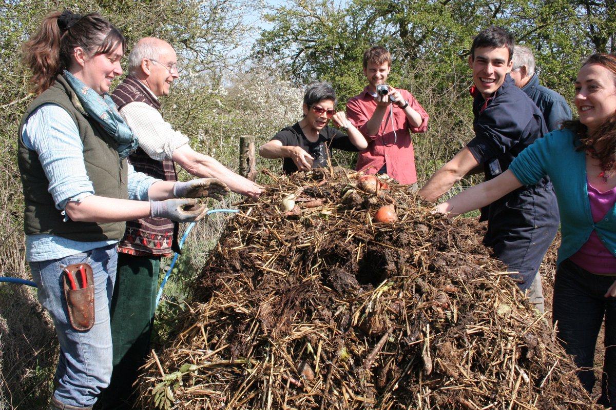 BiodynamicUK's tweet photo. The best way to learn how to garden #biodynamically, including all the tricks of the trade, is to link up with other #biodynamic gardeners! 🌱🌿🌾 Get started here! https://t.co/gT5aJ0Lman https://t.co/JgvHncOjaa