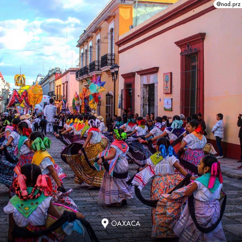 Distinct_Travel's tweet photo. The dance and colourful costumes took over the streets of Oaxaca during the #Guelaguetza2018. This indigenous celebration happen every year and it’s a tourist attraction that you should know. #VisitMexico #AWorldOfItsOwn #Travel #explore #discover https://t.co/W0SkeLq3mp