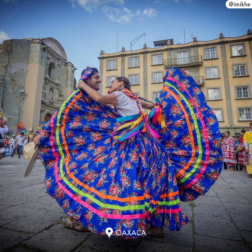 Distinct_Travel's tweet photo. The dance and colourful costumes took over the streets of Oaxaca during the #Guelaguetza2018. This indigenous celebration happen every year and it’s a tourist attraction that you should know. #VisitMexico #AWorldOfItsOwn #Travel #explore #discover https://t.co/W0SkeLq3mp