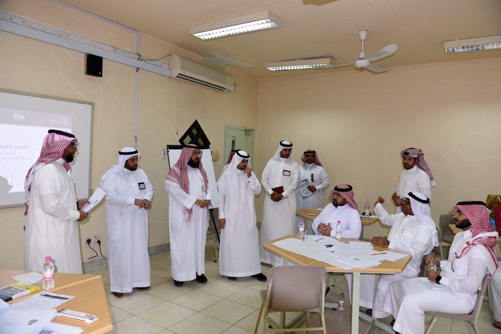 زيارة مدير  التعليم بالمنطقة الشرقية
د.ناصر الشلعان ومدير  التدريب الأستاذ عبدالرحيم  للمدرب محمد خليل الغامدي لبرنامج التعلم التعاوني