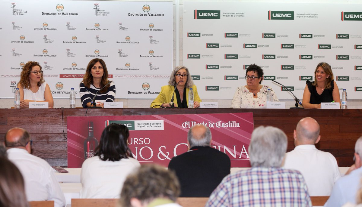 Vinos con firma de mujer, ahora en el #CursoVinoUEMC, de la mano de Inés Muñoz, de <a href="/BodegaHiriart/">Bodega Hiriart</a>, Ángela Lorenzo, de <a href="/BodegasCachazo/">Bodegas Félix Lorenzo Cachazo</a>, Isabel Turrado, de <a href="/bodegasvizar/">bodegasvizar</a>, y Almudena Alberca, de Bodegas Viña Mayor, moderadas por <a href="/ncabarri/">Nieves Caballero</a>