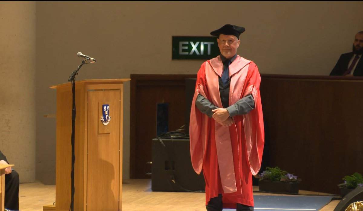 VictoriaGallery's tweet photo. The awesome @RazorJackRealm receiving his honorary Doctor of Letters from @LivUni this morning!  Congratulations again Dr. John Higgins! #LivUniGrad #Graduation #Graduation2018 #BeyondDredd #2000AD #DCComics #JudgeDredd #Watchmen #Liverpool #LiverpoolArtist #ComicArt https://t.co/qxoPbgFM3V