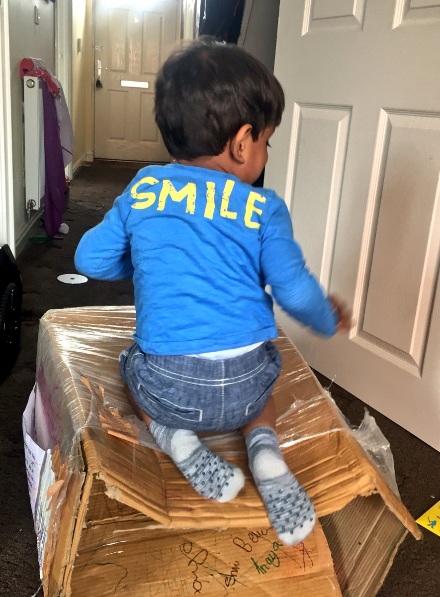 MeenaPJ's tweet image. When all you need is a very big box 😊 #itsthesimplethings #hoursoffun