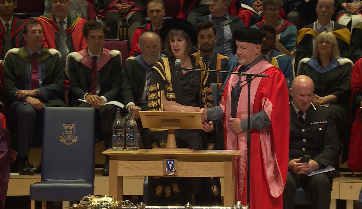 VictoriaGallery's tweet photo. The awesome @RazorJackRealm receiving his honorary Doctor of Letters from @LivUni this morning!  Congratulations again Dr. John Higgins! #LivUniGrad #Graduation #Graduation2018 #BeyondDredd #2000AD #DCComics #JudgeDredd #Watchmen #Liverpool #LiverpoolArtist #ComicArt https://t.co/vJaSYLyF0U