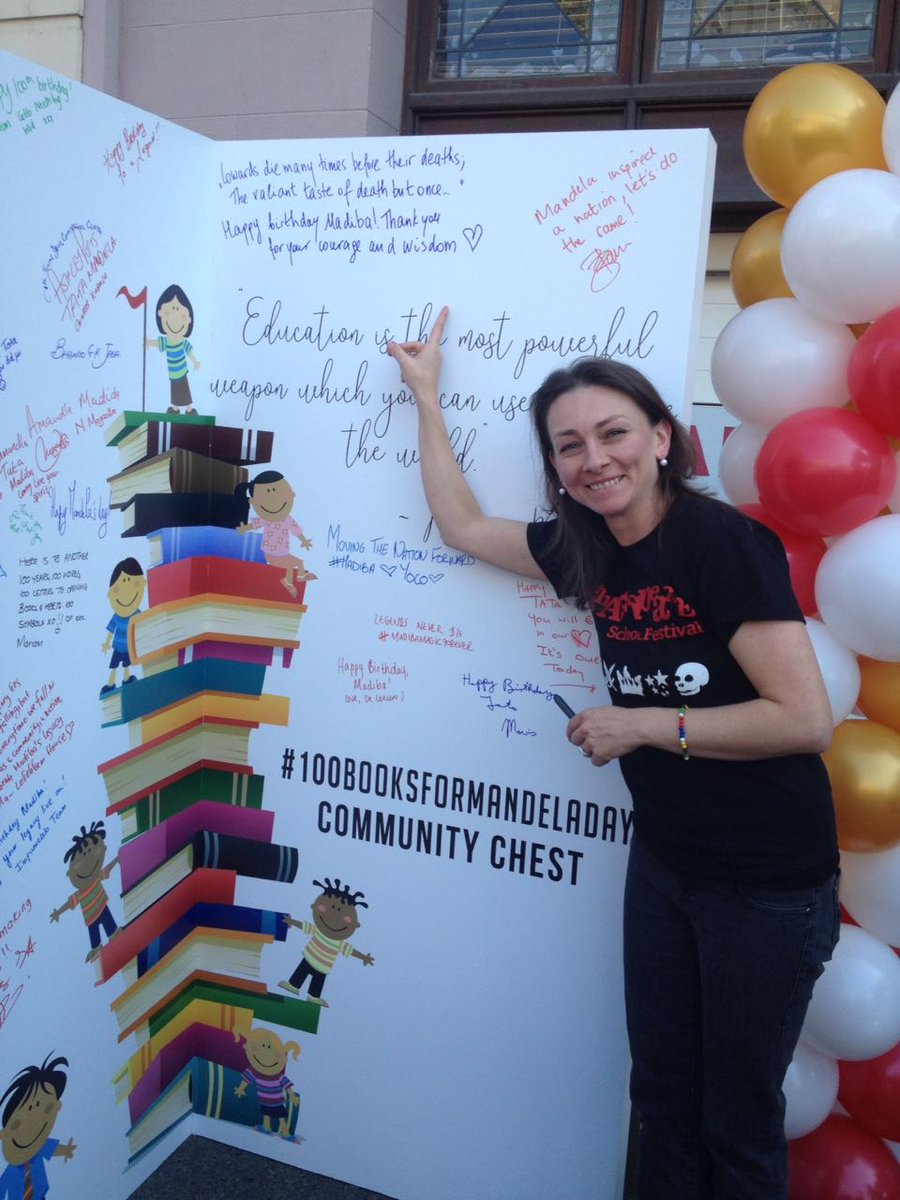 Edu_Cape's tweet photo. Catch our festival director @EducapeKseniya  spending time on breed street with @communitychest7 #breestreettakeover #100booksformandeladay Shakespeare Schools Festival donating #thecompleteworksofshakespeare to the library! https://t.co/hKsDPIqx5c