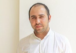 همکار محترم استارت‌آپی
جناب اقای پشوتن پور‌پزشک
مدیر عامل محترم بامیلو

درگذشت پدر گرامیتان را به شما و خانواده محترم تسلیت عرض می‌کنیم و آرزوی صبر و سلامتی برایتان داریم.

هفته‌نامه شنبه